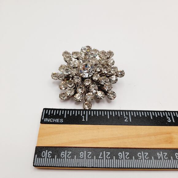 Vintage 1950s Clear Rhinestone Snowflake Wedding Brooch – Mid-Century Bridal Pin - Picture 7 of 9